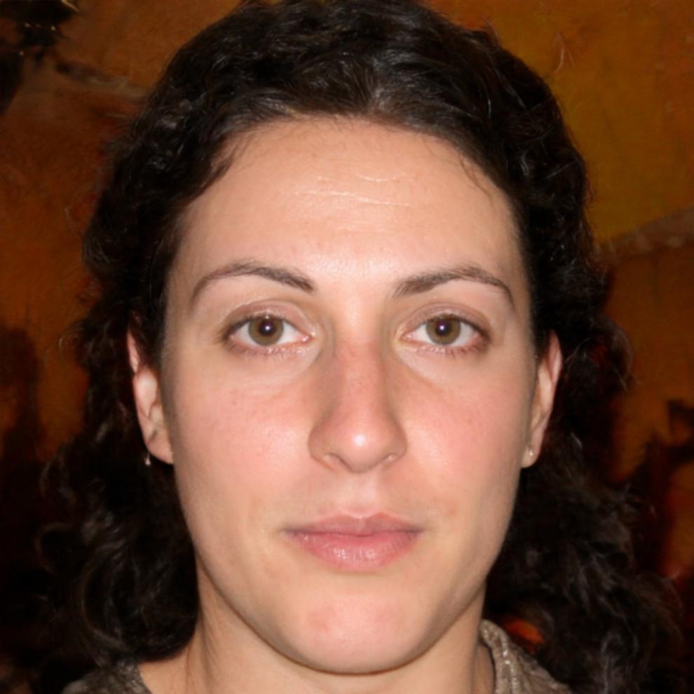 Linh Khánh Trang budget advisor